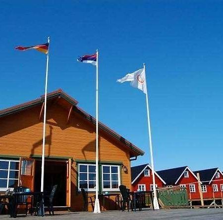 Adventure Camp - Mehamn Hotel Bagian luar foto
