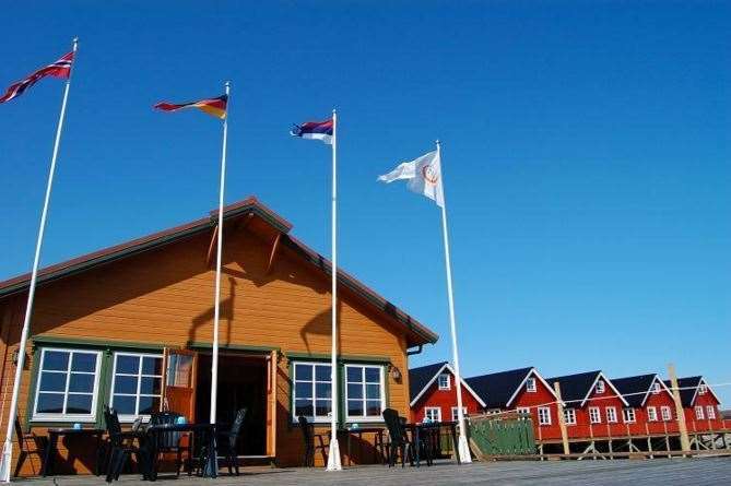 Adventure Camp - Mehamn Hotel Bagian luar foto